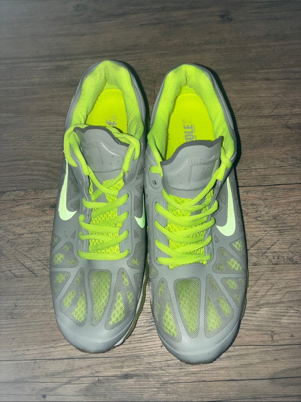 Nike Men’s Gray & Neon Yellow Training Sneakers